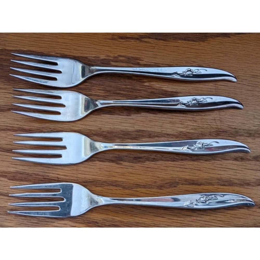 1847 Rogers Brothers International Silver Magic Rose Pattern 4 Salad Forks